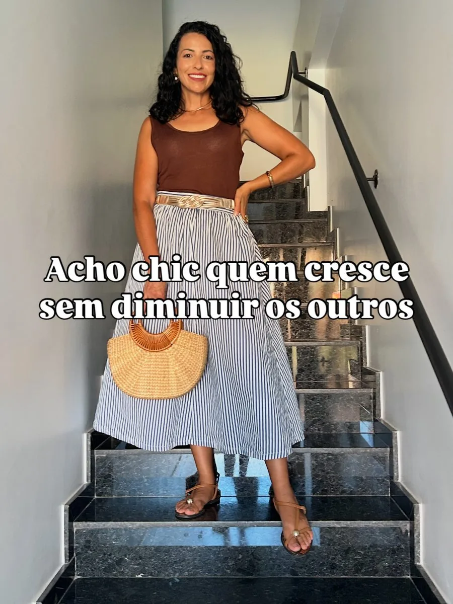 Dany Freitas em retrato editorial, postagem sobre chique e crescimento